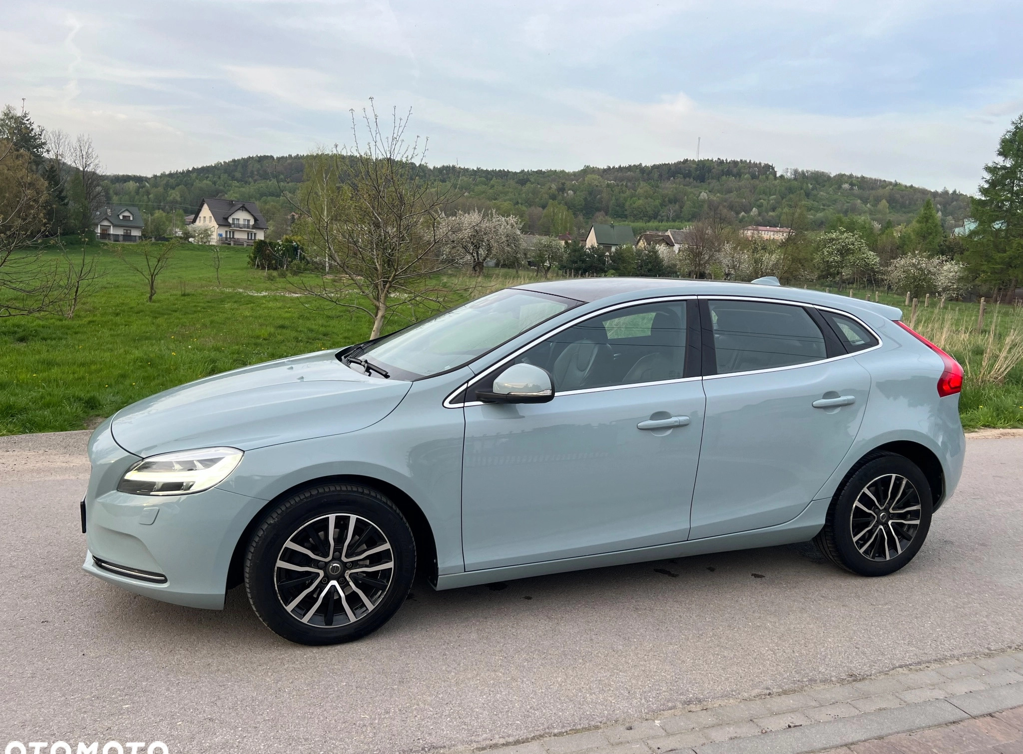 Volvo V40 cena 59900 przebieg: 165500, rok produkcji 2017 z Chrzanów małe 781